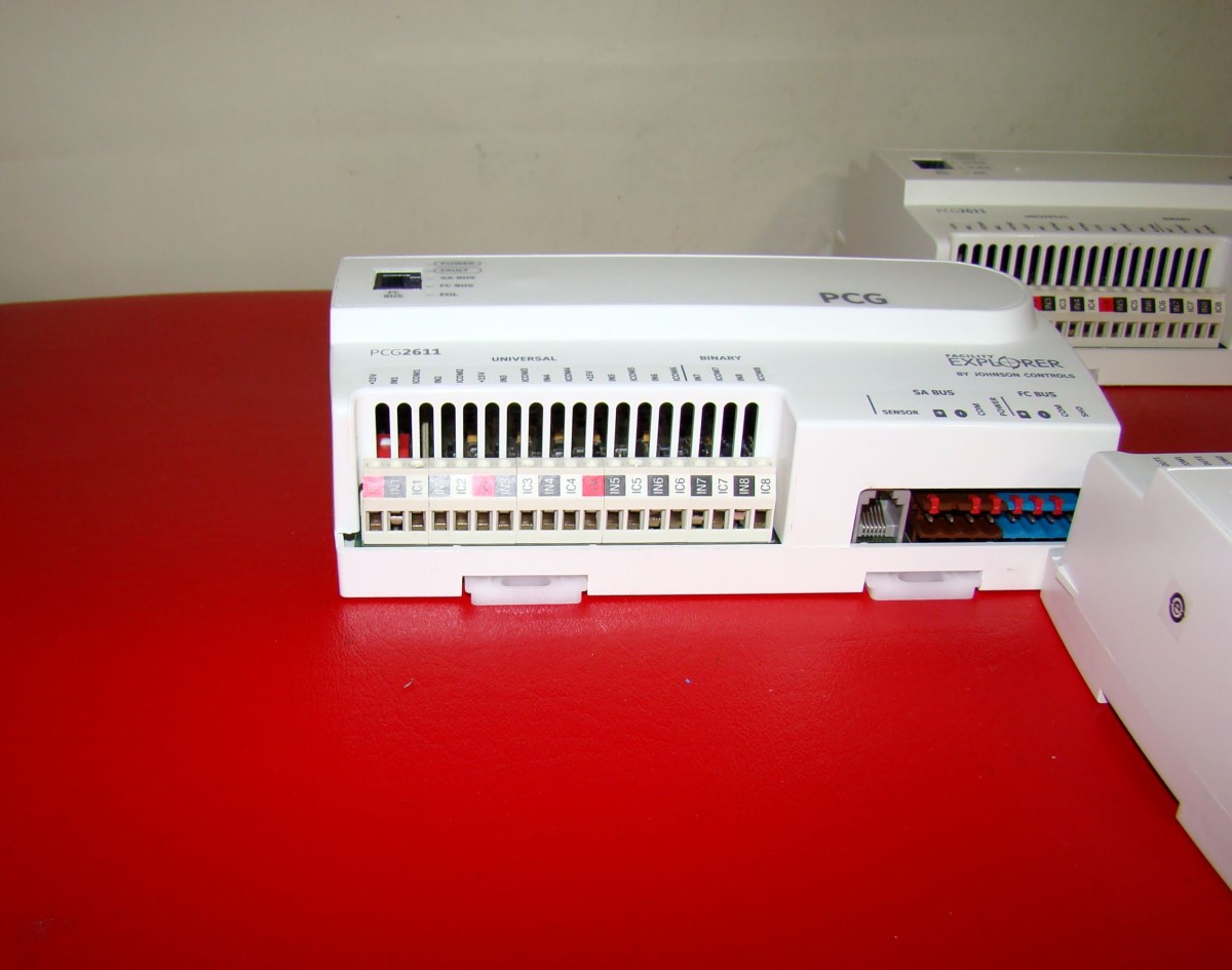 Johnson Controls FXPCG26110 Facility Programmable Controller PCG2611