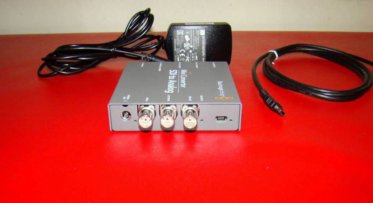 Blackmagic Design Mini Converter SDI to Analog With Power Supply
