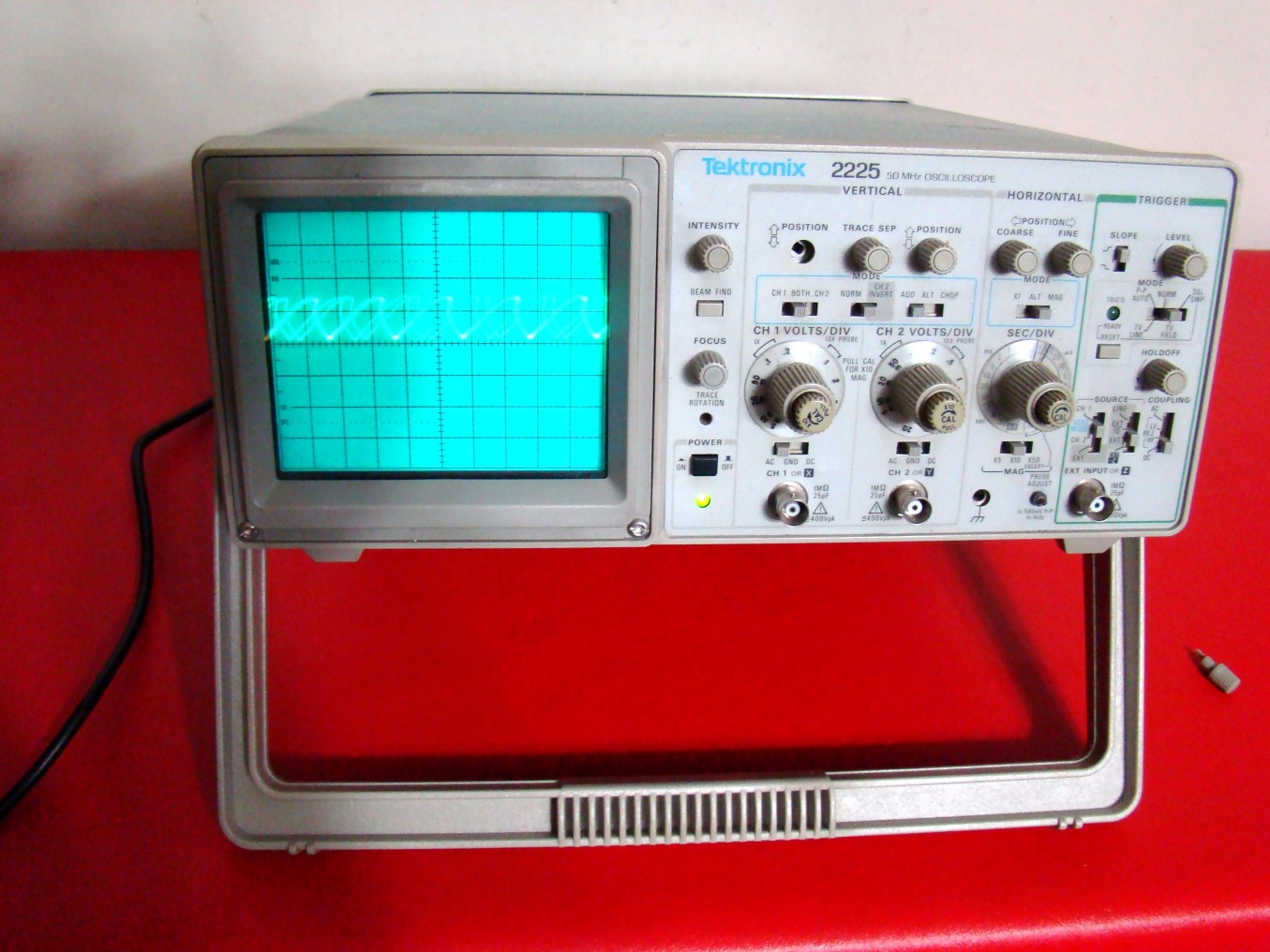 TEKTRONIX_2225_ANALOG_OSCILLOS
