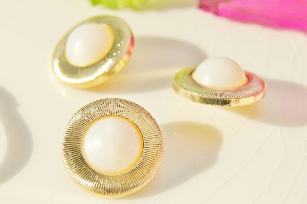 Gold Plastic Pearl Shank Fashion Buttons