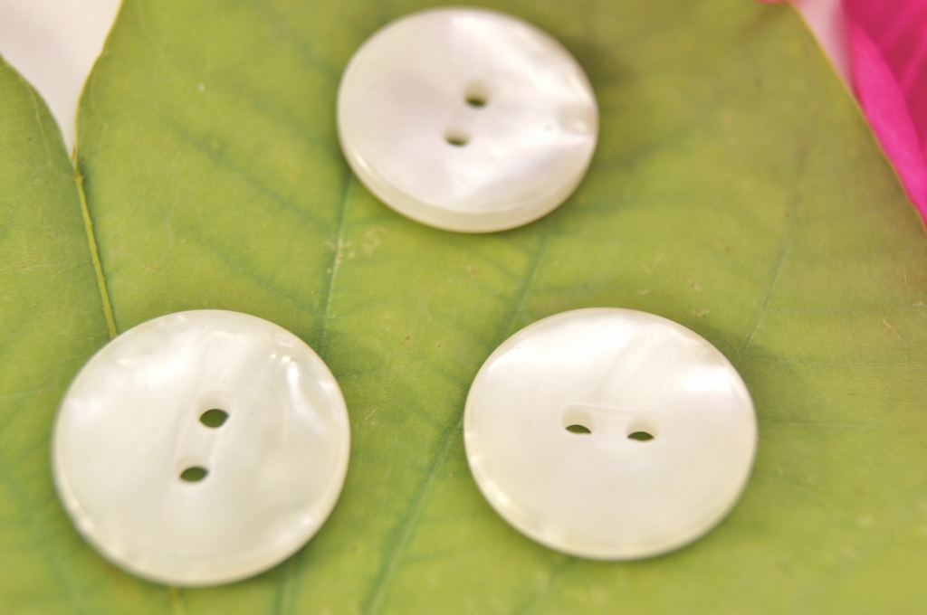 2 Hole Cream Patterned Marble Buttons