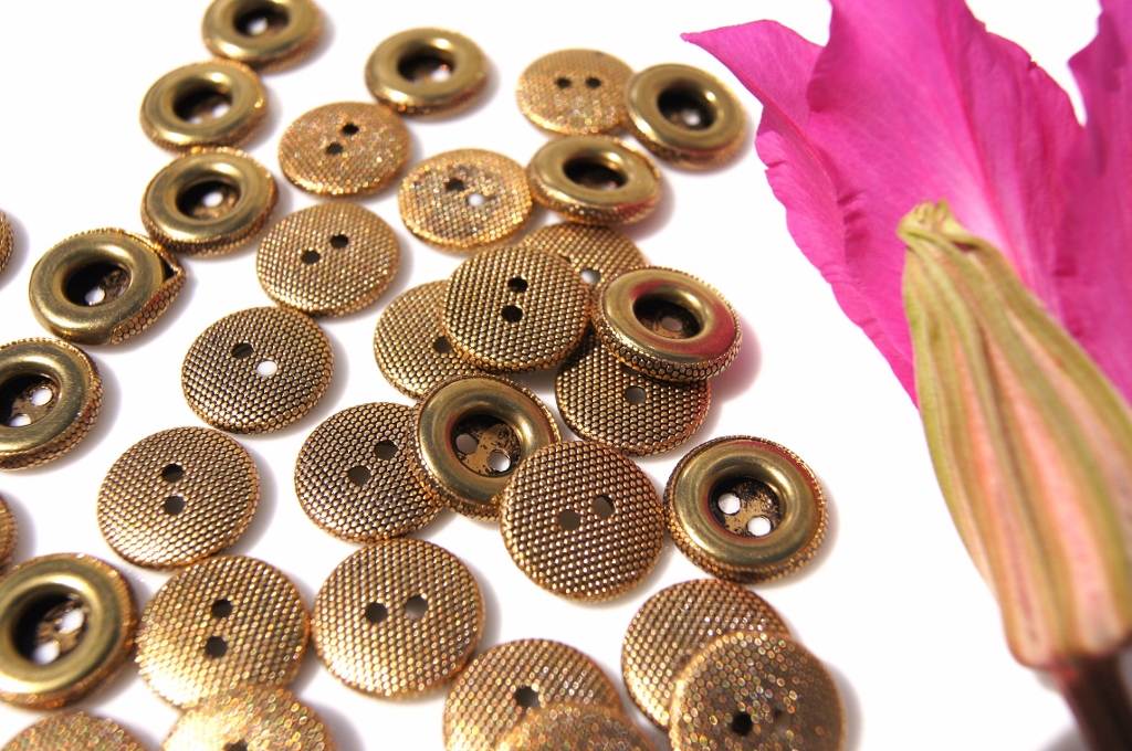 2 Hole Vintage Matte Gold Metal Buttons