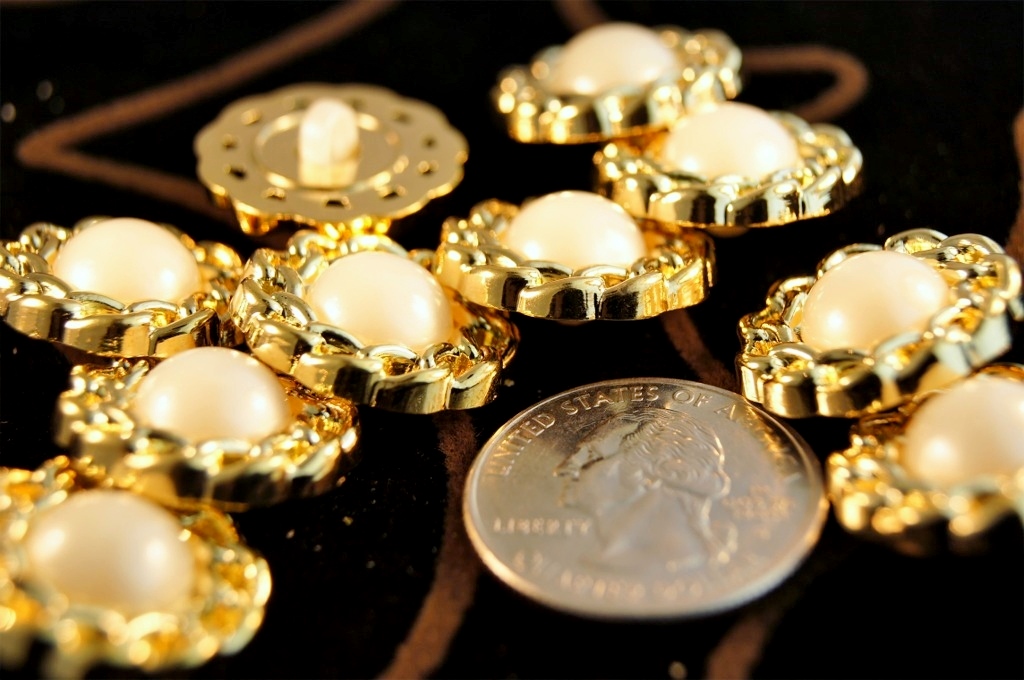 Gold Chain Rim Plastic Pearl Button