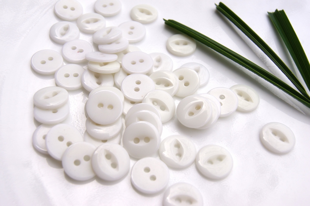 2 Hole Vintage White Buttons 