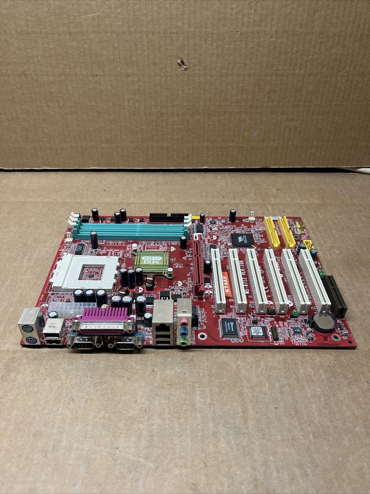Motherboard red KT4AV 6 PCI 1 AMR AMD